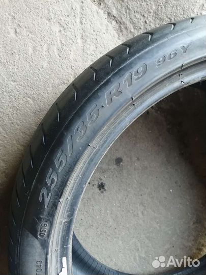 Pirelli P Zero 255/35 R19