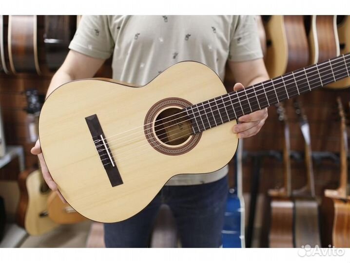 Martinez MC-18S-JUN Классическая гитара 3/4 с чехл