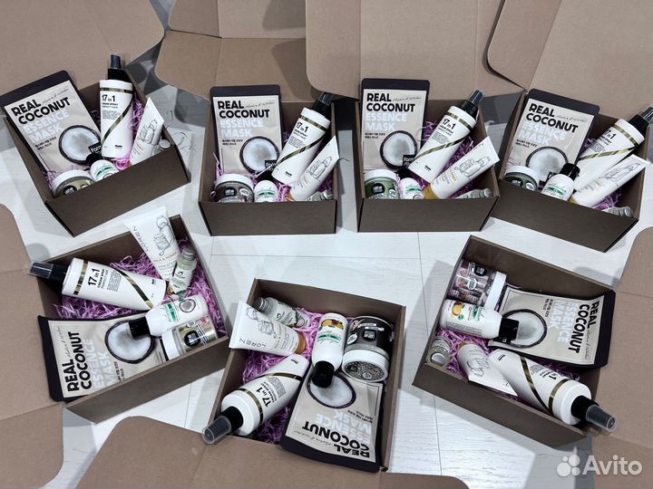 Подарки для женщин на 8 марта