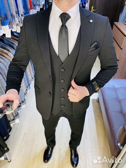 Мужской костюм черный не мнущийся