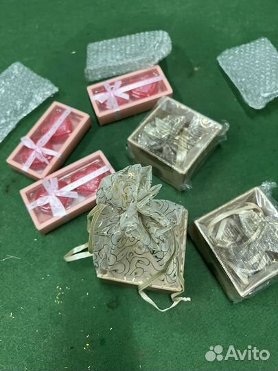Ящик для подарка и свечи
