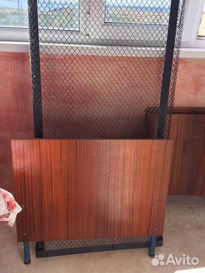 Кровать деревянная с панцирной сеткой, односпальна