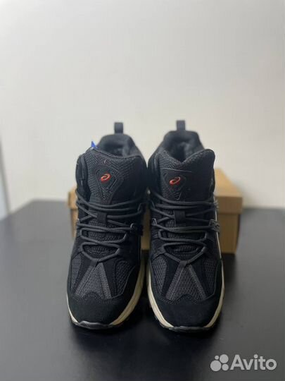 Зимние кроссовки asics