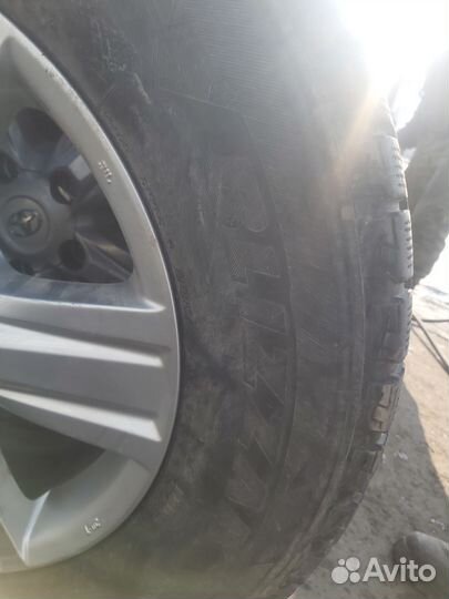 Bridgestone Blizzak LT 285/60 R18