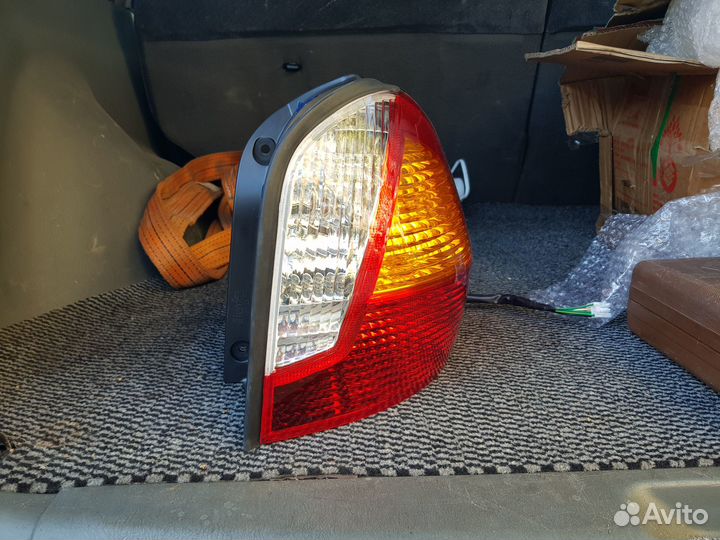 Фонарь задний правый Hyundai Santa Fe SM D4EA