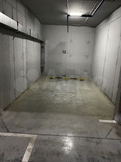 Машиноместо, > 30 м²