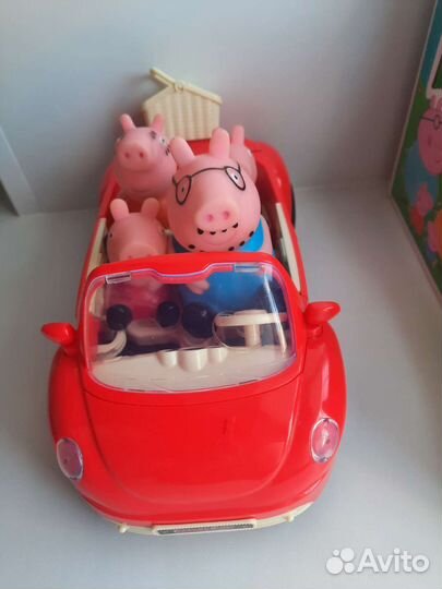 Свинка Пеппа с семьей на машине
