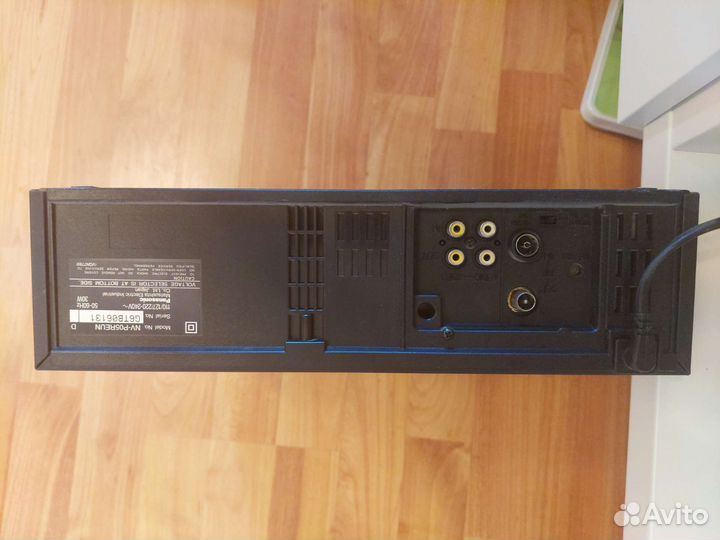 Видеоплеер кассетный, практически новый