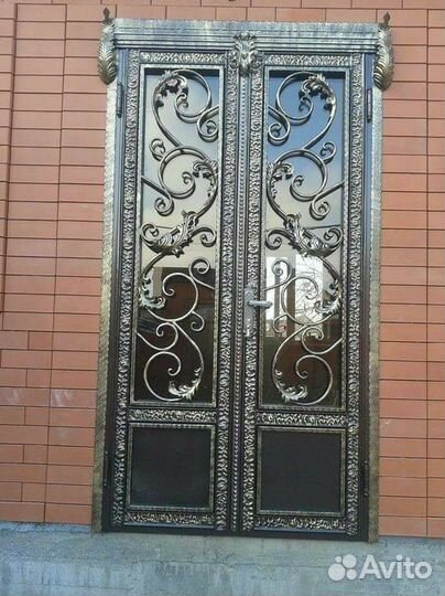Кованая дверь входная