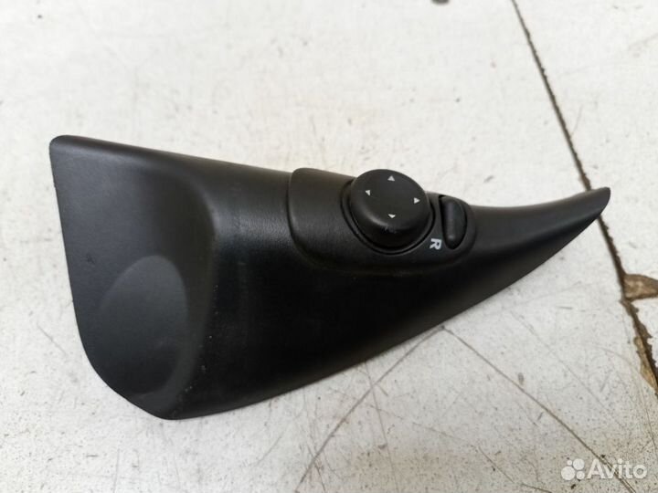 Кнопка регулировки зеркала