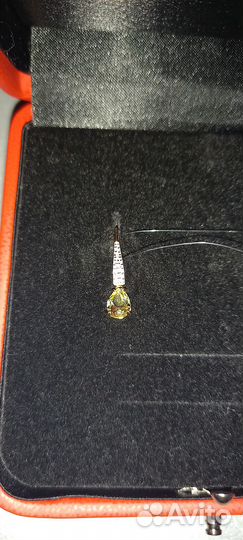 Новые золотые серьги с бриллиантами