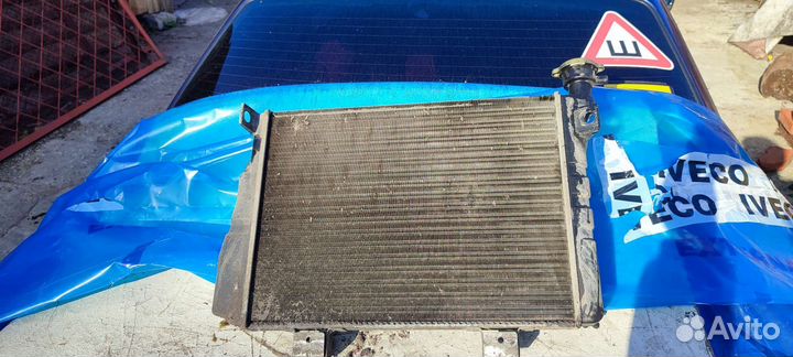 Радиатор с кожухом вентилятора