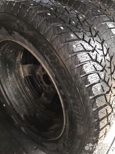 Bridgestone Blizzak Ice 215/65 R17