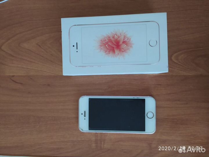 iPhone SE, 16 ГБ