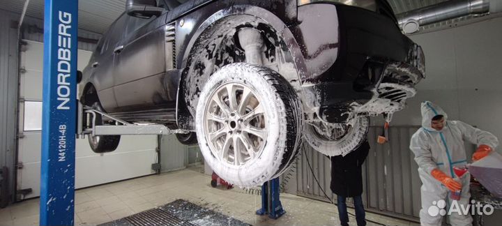 Мойка днища на подьемнике