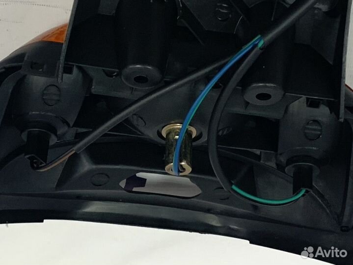 Крыло заднее в сборе с боковыми фонарями и стоп-си