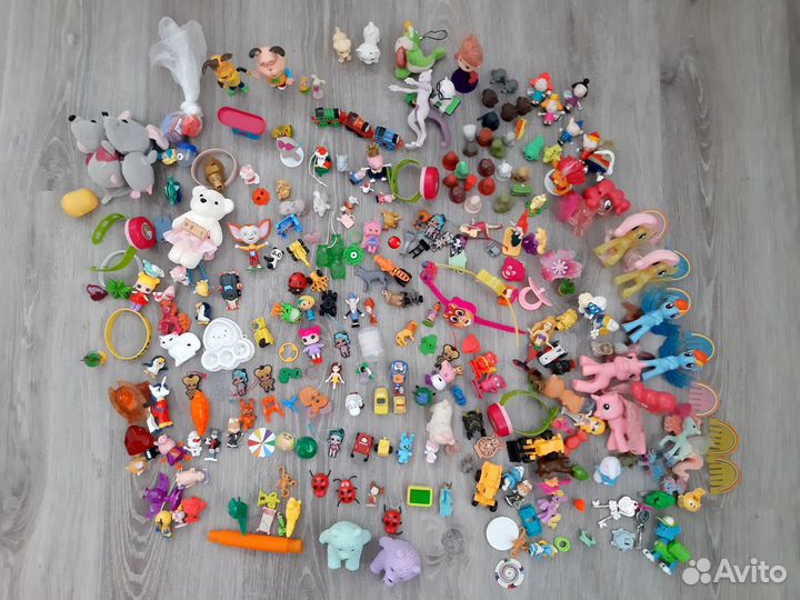 Много игрушек