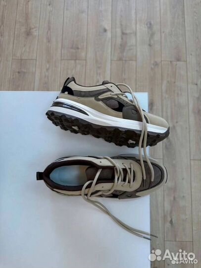 Кроссовки женские весение