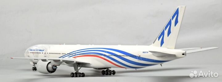 Сборная модель самолета Boeing-777-300 ER (1:144)