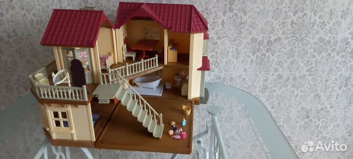 Sylvanian Families дом со светом и мебелью