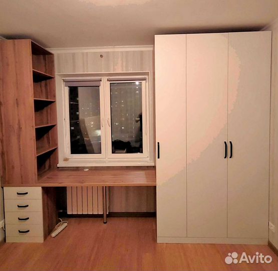 Рабочая зона в углу у окна