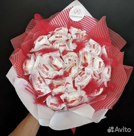 Букет с конфетами рафаелло,подарок на 8 марта