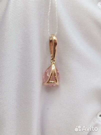 Золотая подвеска с камнем