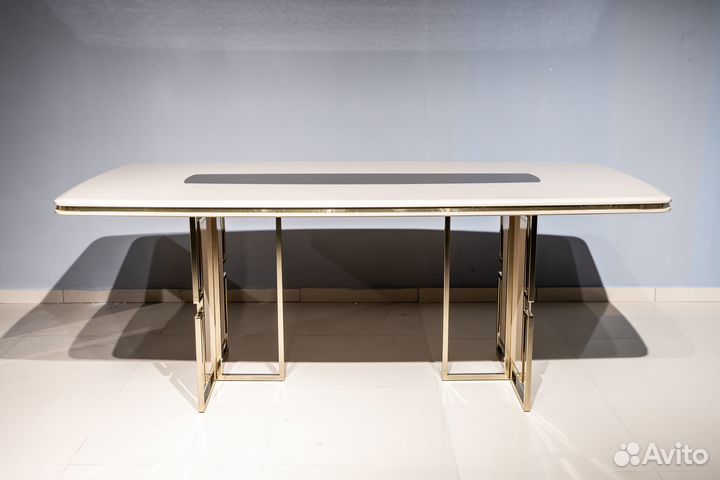 Стол кухонный