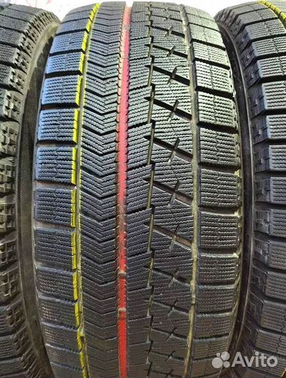 Bridgestone Blizzak VRX 235/45 R17 94S