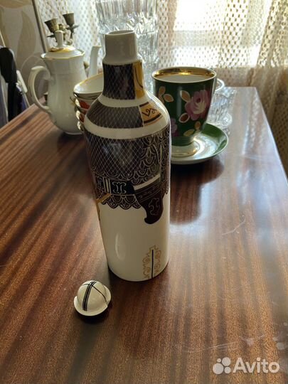 Бутылка фарфоровая лфз