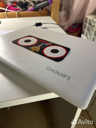 Продаю ноутбук 80R2