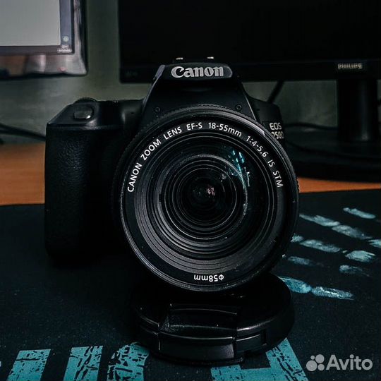 Canon EOS 250d + 18-55mm Kit IS STM