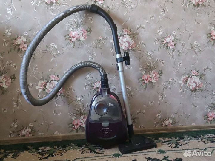 Полностью рабочий пылесос Philips