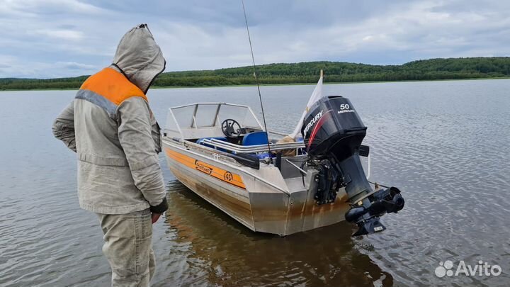 Лодка Wellboat 45 с мотором