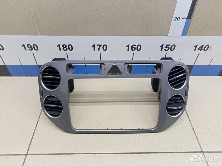 Рамка магнитолы Tiguan 2007-2011