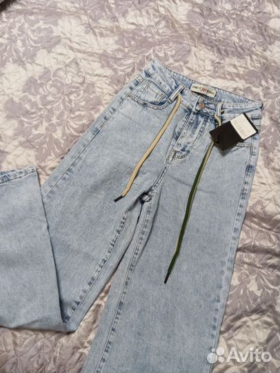 Джинсы клеш