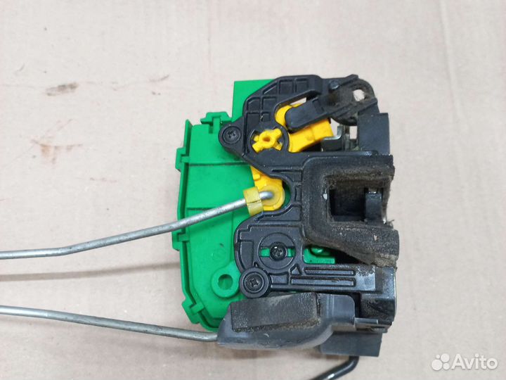 Замок двери задний левый Hyundai Solaris 1