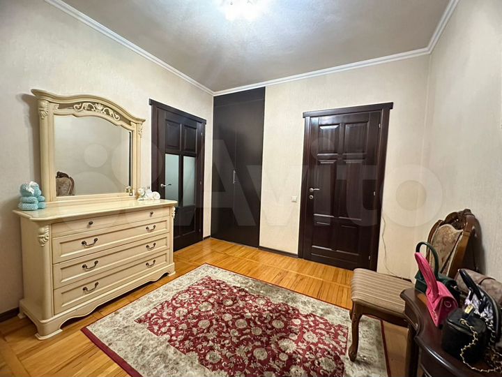 2-к. квартира, 80 м², 5/6 эт.