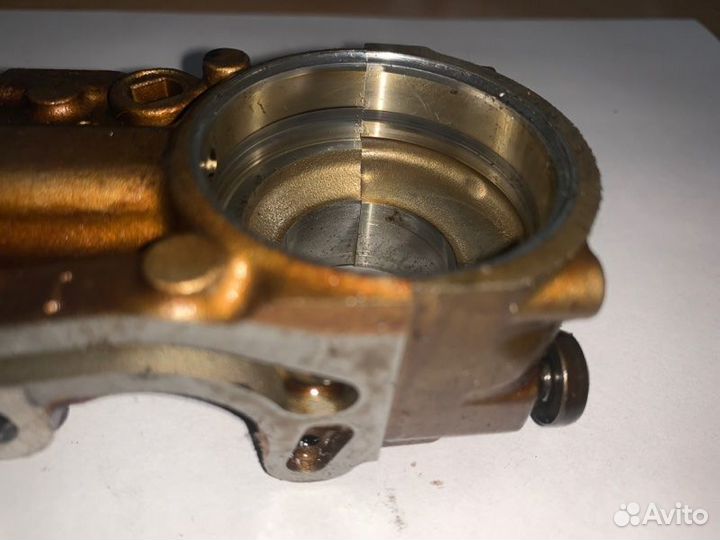 Бугель (шейка) впускного распредвала Peugeot 308