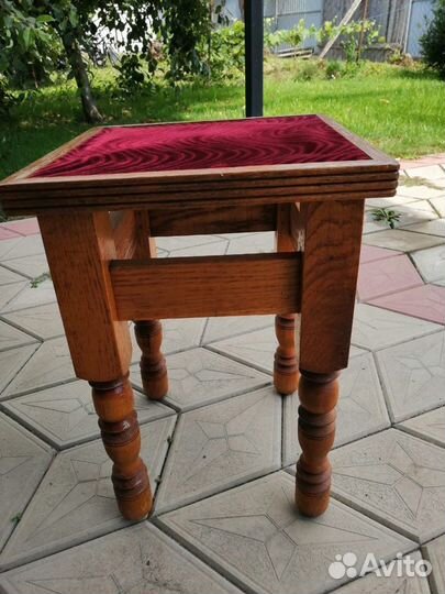 Табурет деревянный