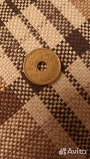 Испанская монета 25