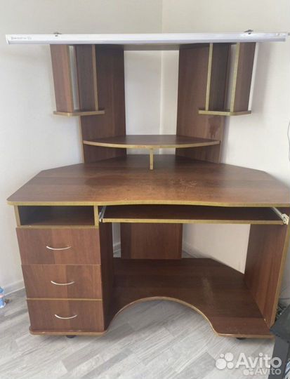 Письменный стол с подсветкой