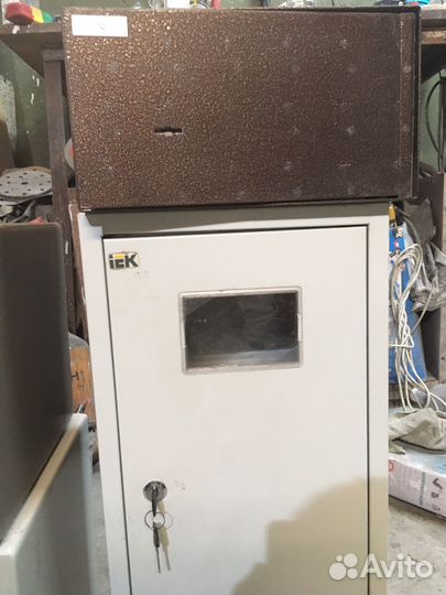 Сейф, электрический шкаф