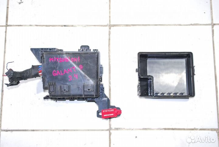 Блок предохранителей подкапотный Mitsubishi Galant