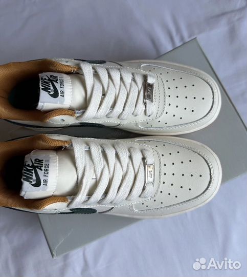 Кроссовки (разные размеры)