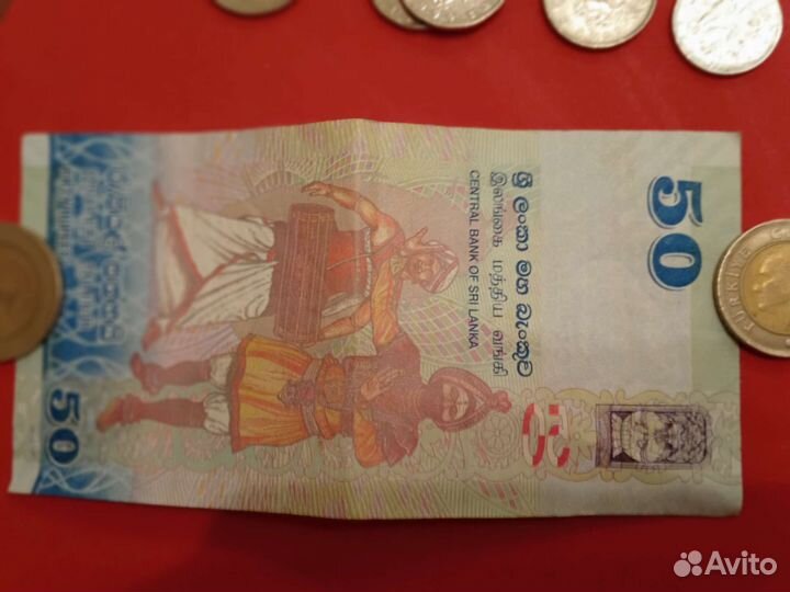 Бумажные купюры разных стран