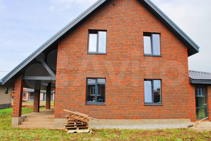 Коттедж 240 м² на участке 6 сот.