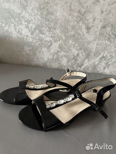 Босоножки женские