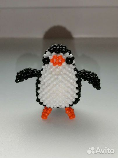 Пингвин амигуруми из бисера