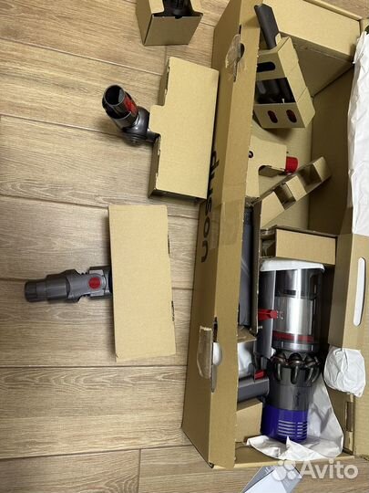 Пылесос Dyson v10 Absolute sv27